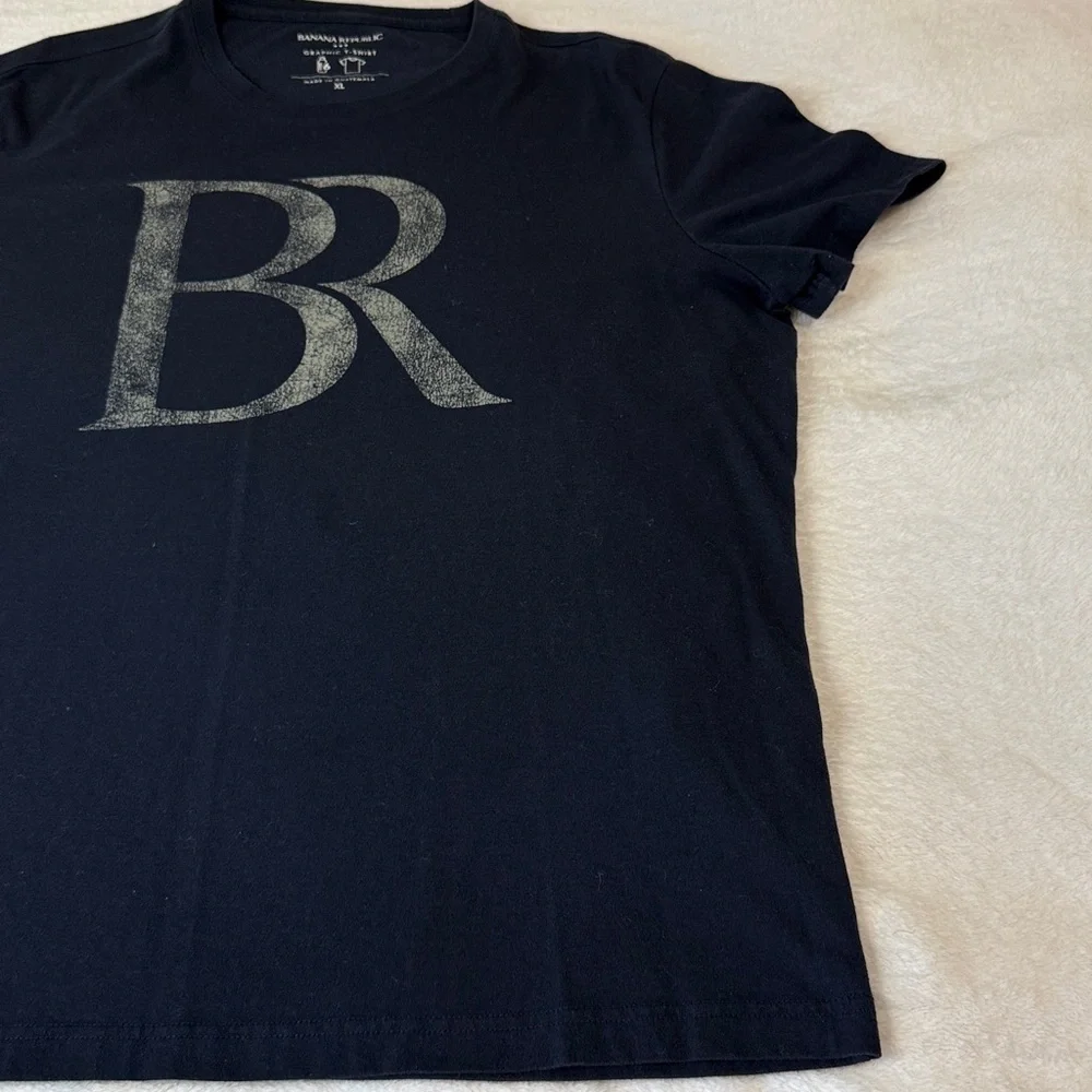 🔹Banana Republic Dark Blue Tee w/BR Emblem